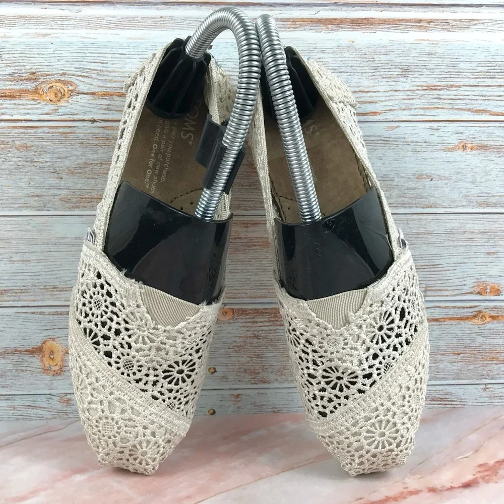 Toms lace flats
